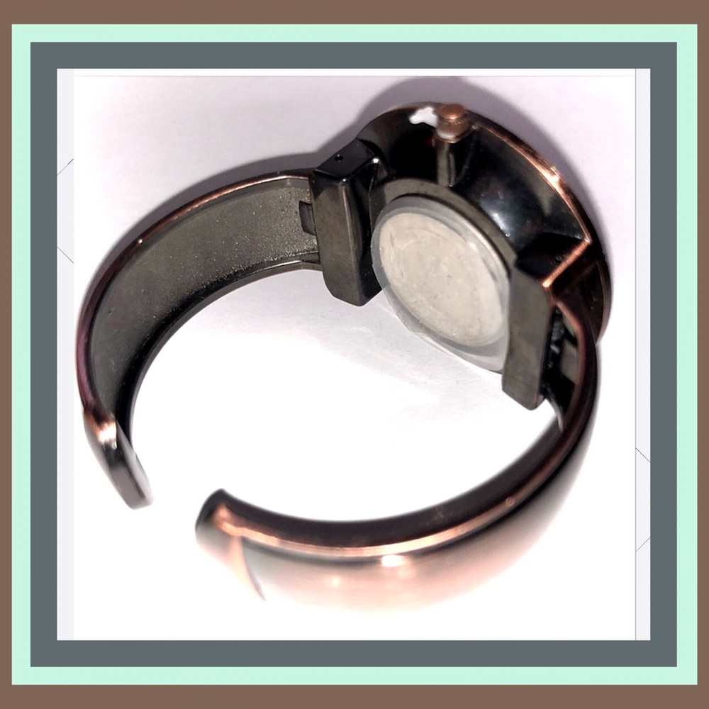 Denacci Pave Shell Crystal Rhinestone Bevel Bangle - Picture 5 of 6